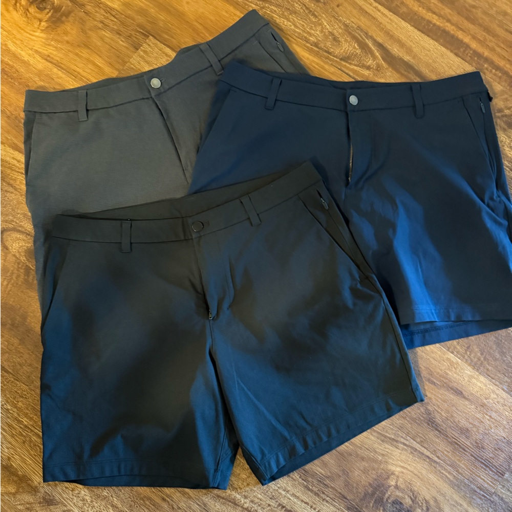 lululemon athletica Men's Black, Gray, and Navy Shorts - ABC Classic-Fit 7” 34w